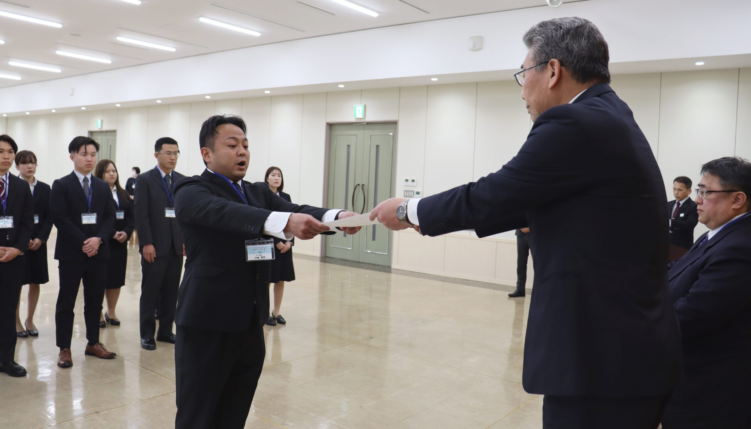 笑顔ひとつで組合員が心和む対応を JA菊池新入職員辞令交付式 - JA菊池